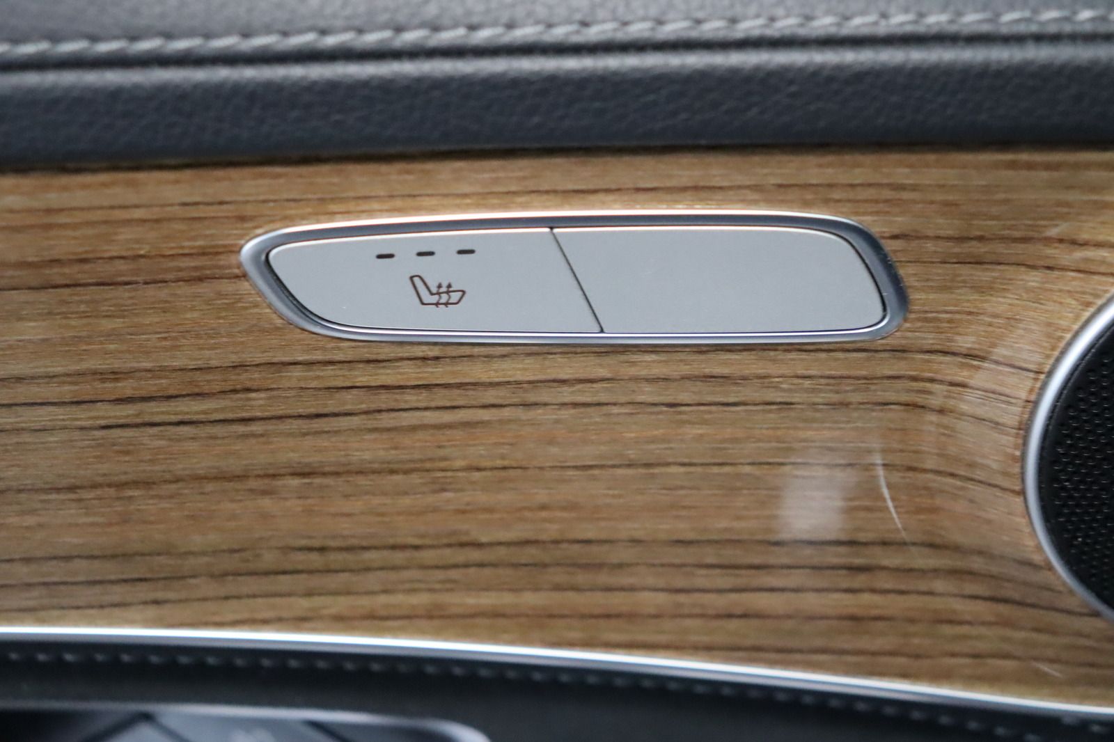 Fahrzeugabbildung Mercedes-Benz C 180 CGI Exclusive * Navi * Sitzhzg * TOP