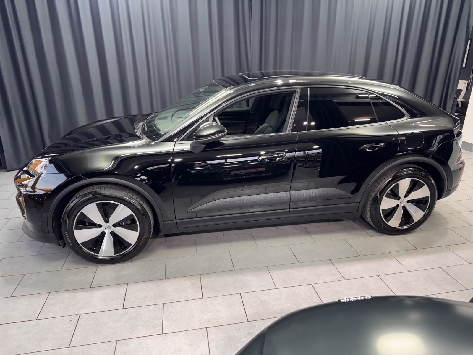 Fahrzeugabbildung Porsche Macan Electric 4|BOSE|PANORAMA|KAMERA|