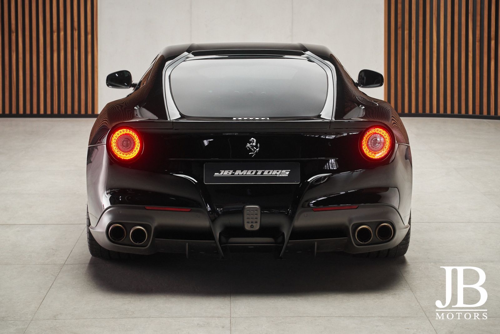 Fahrzeugabbildung Ferrari F12 Carbon Lift LED JBL Kamera Electric Seats