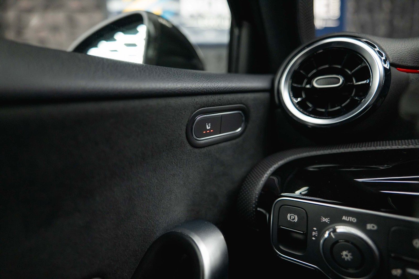 Fahrzeugabbildung Mercedes-Benz A 200 AMG Line *LED*Virtual Cockpit*CarPlay*