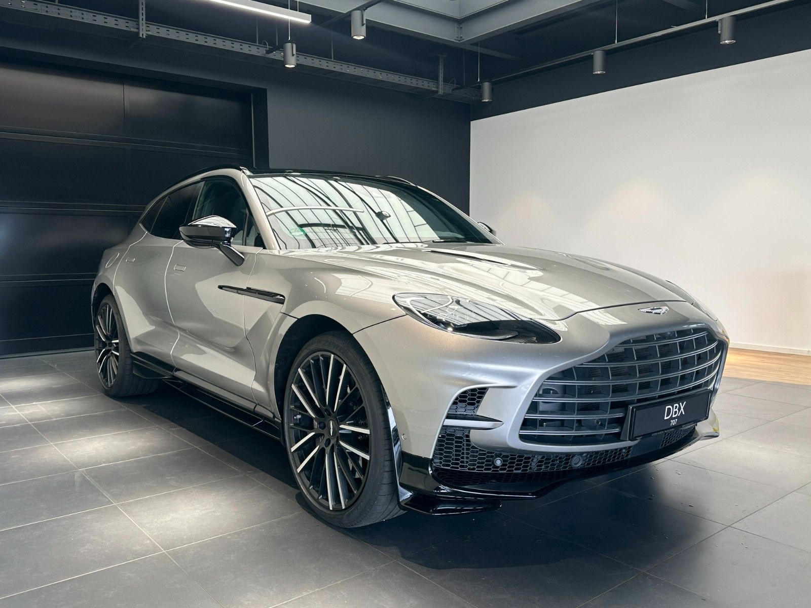 Aston Martin DBX707-Aluminite Silver-Standheizung-Leder foto 3