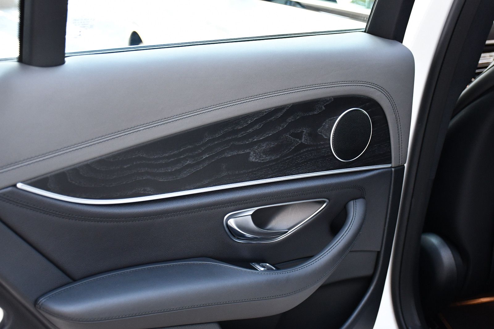 Mercedes-Benz E220d Designo AMG-Line Distronic 360° Ahk 1.Hand foto 17