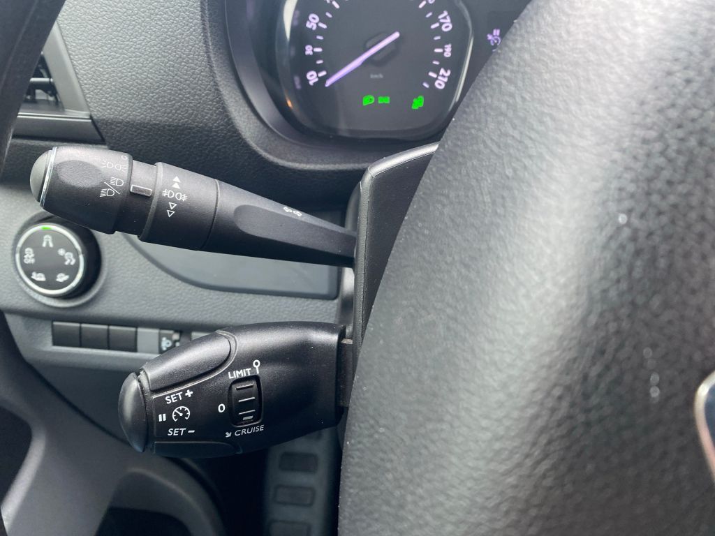 Fahrzeugabbildung Citroën Jumpy Variospace XL BlueHDi 120 Worker *6-Sitzer