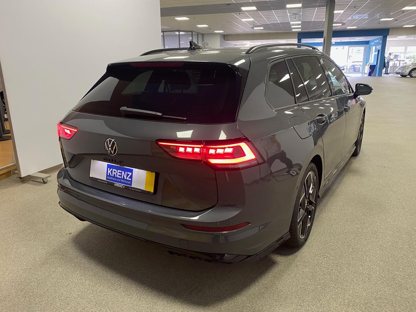 Fahrzeugabbildung Volkswagen Golf Variant1.5 eTSI R-Line Black Style+IQ.LIGHT
