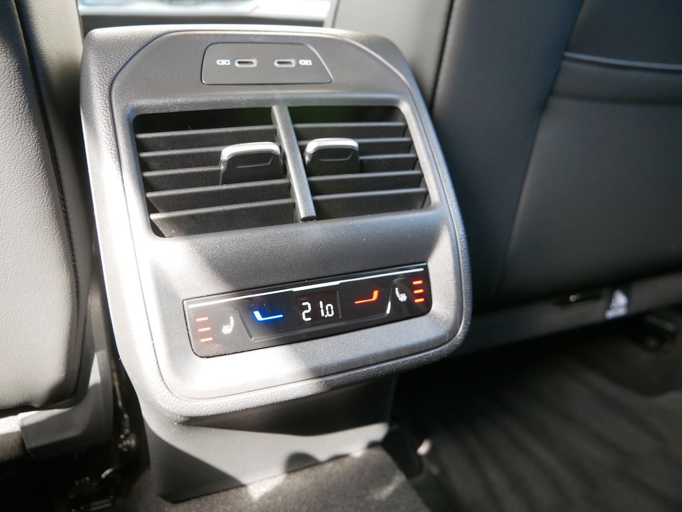 Fahrzeugabbildung Volkswagen Passat Variant 1.5 Business NEU57T Sthzg HUD DSG