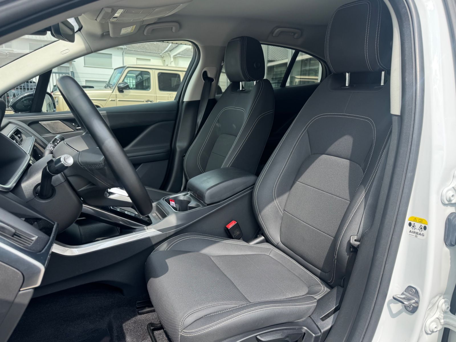 Fahrzeugabbildung Jaguar I-PACE 400 AWD/Black-Pack/CarPlay/MERIDIAN/89,6%