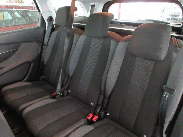 Fahrzeugabbildung Peugeot 5008 Basis 1.5D LED/AHK/PDC/TEMPOMAT