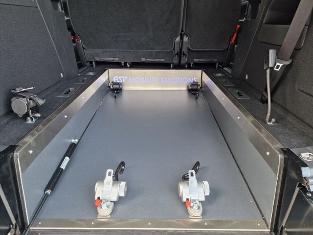 Fahrzeugabbildung Volkswagen Caddy Maxi Rollstuhltransport Heckeinstieg