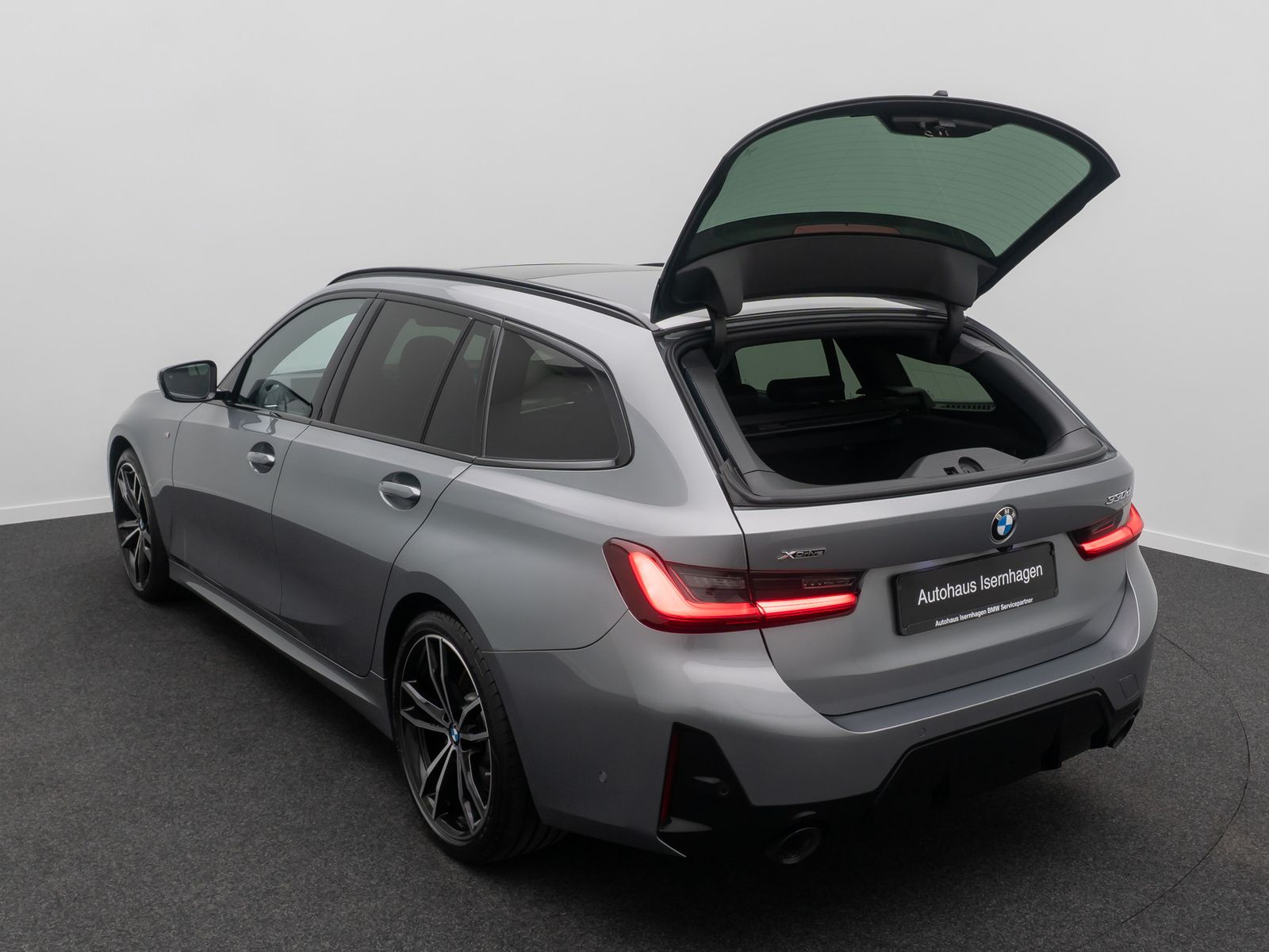 Fahrzeugabbildung BMW 330d xD M Sport ACC Kamera H/K Panorama HUD 19"