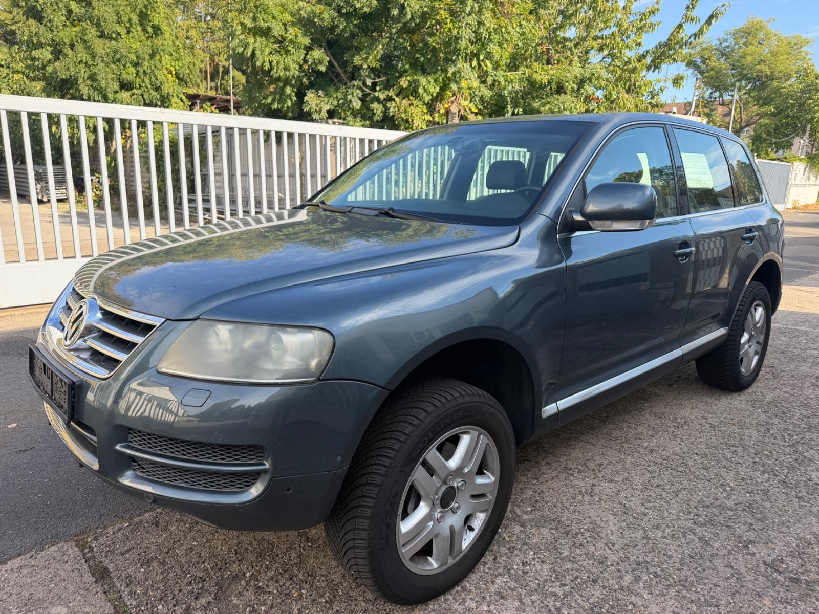 Volkswagen Touareg 2005 — rear view