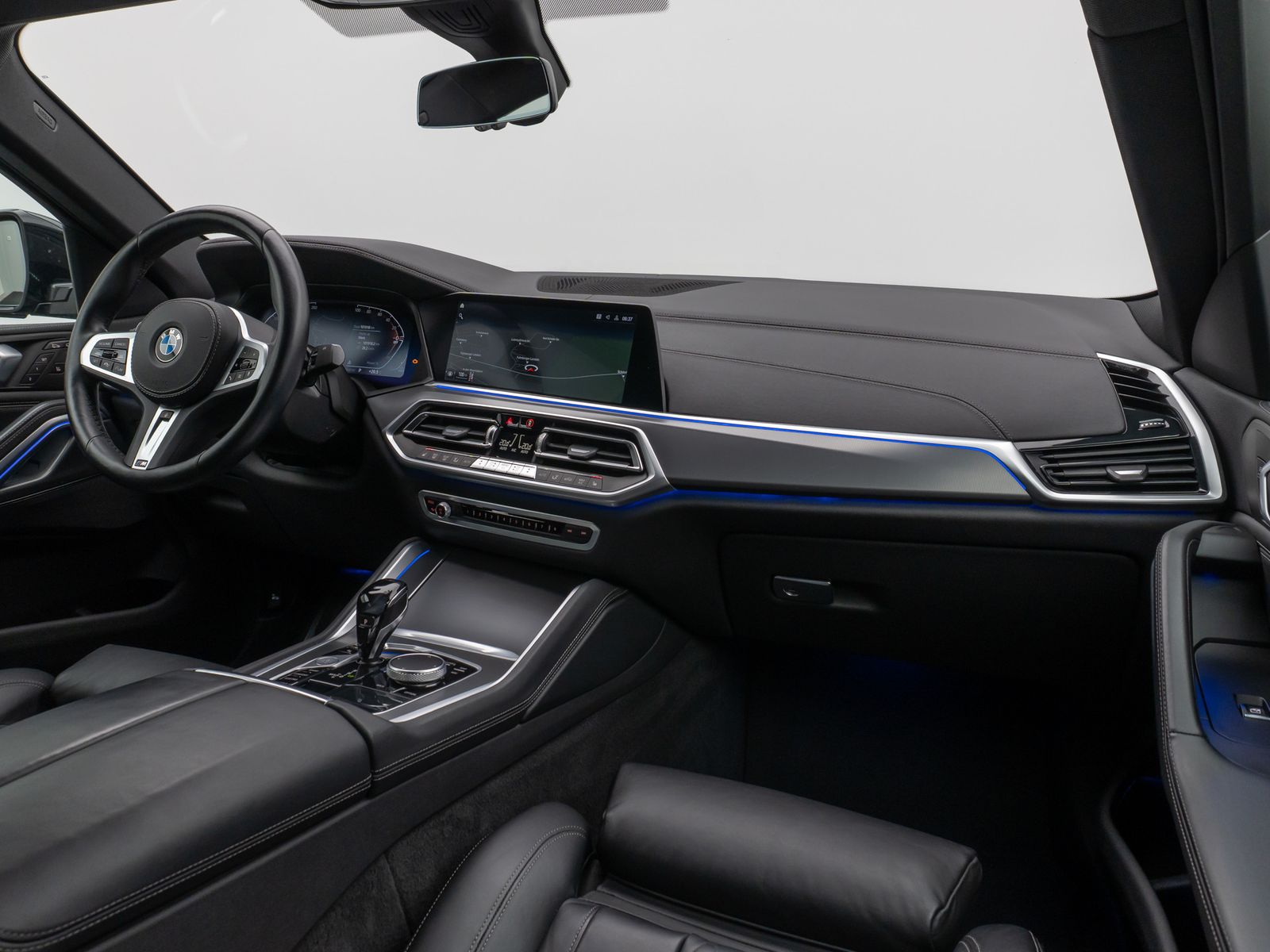 Fahrzeugabbildung BMW X6 xD30d M Sport DAB 360°DisplKey AHK Alarm 22"