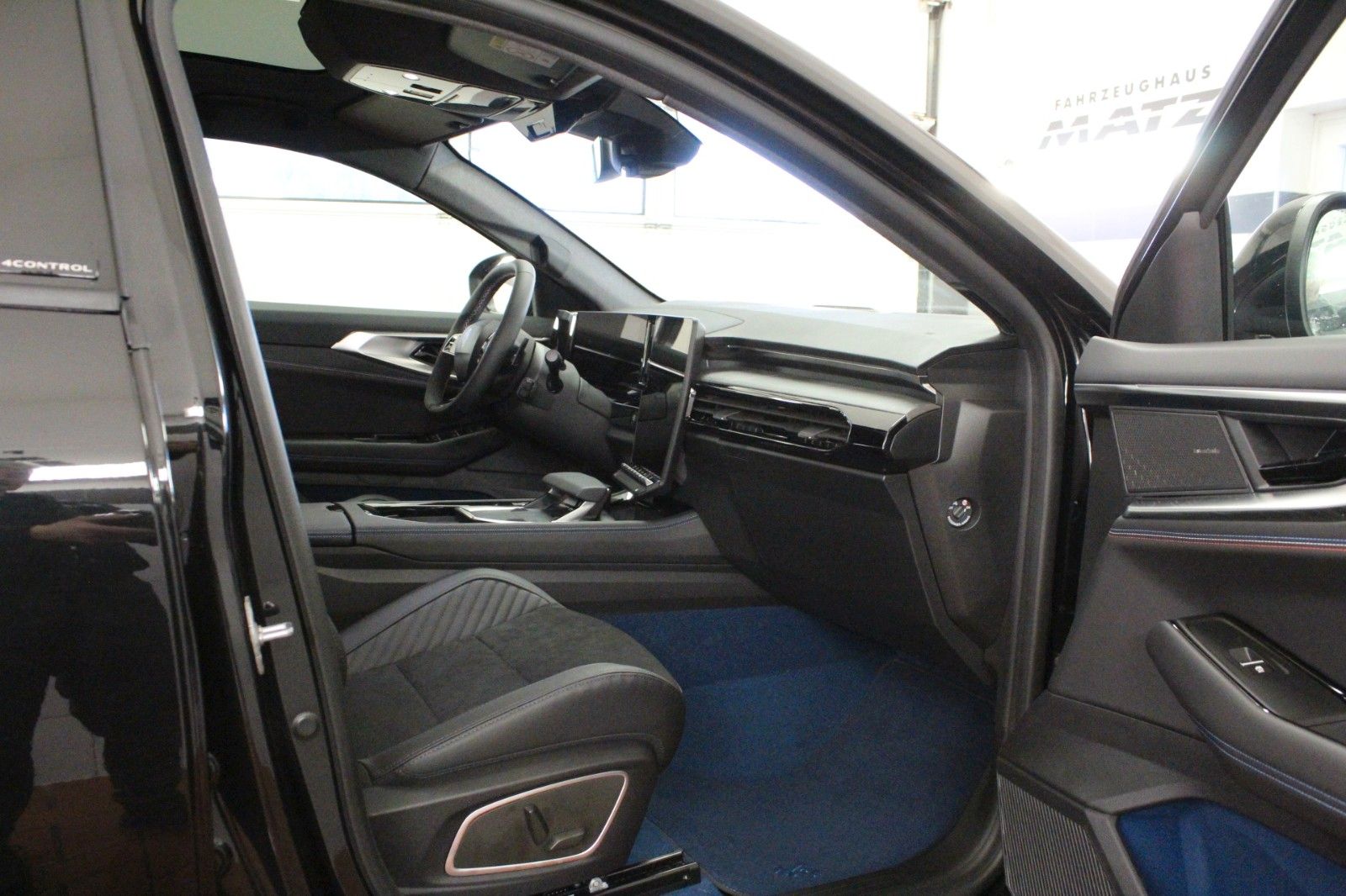 Fahrzeugabbildung Renault Rafale Hybrid E-Tech 4x4 300 PHEV Atelier Alpine