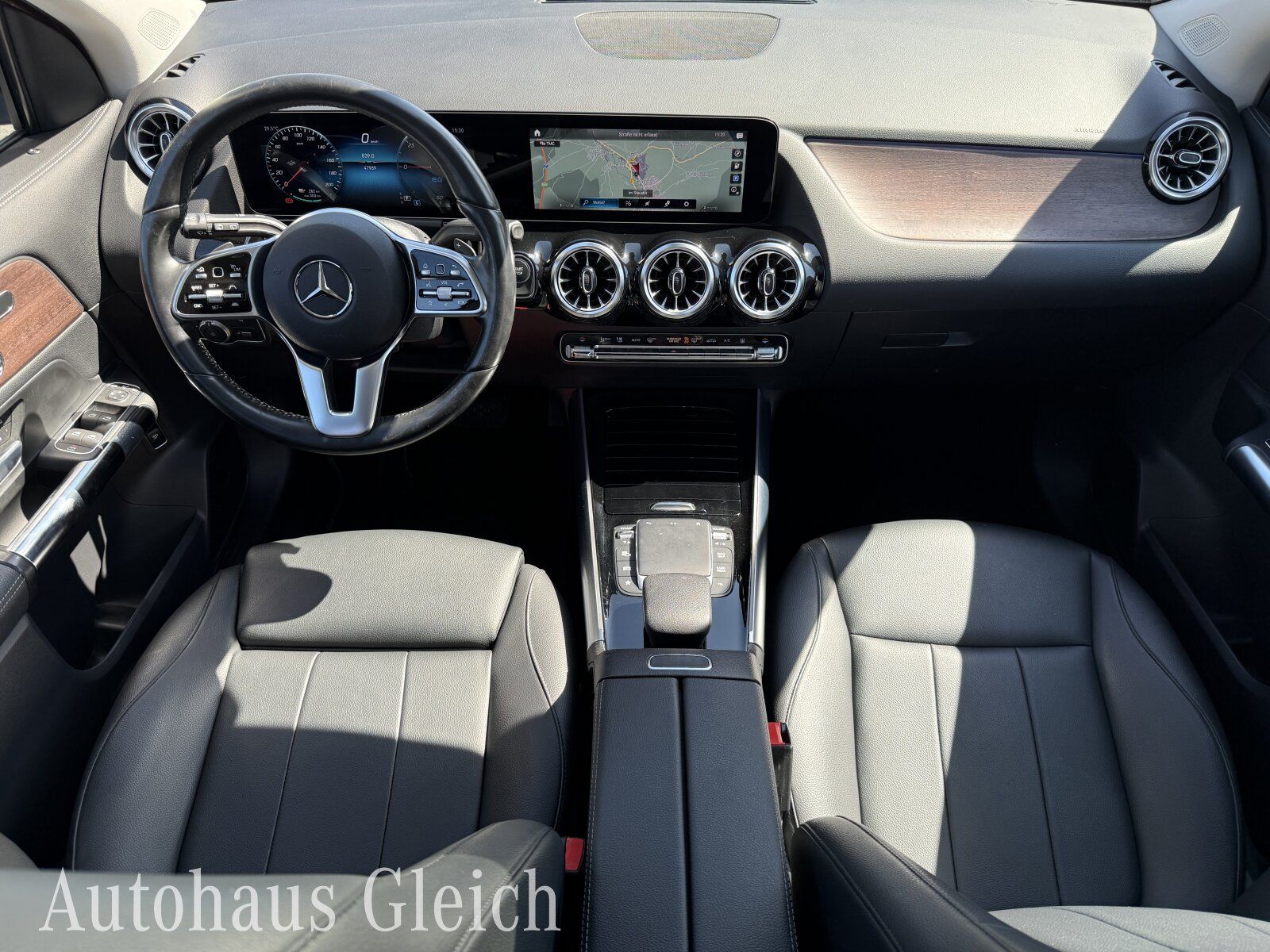 Fahrzeugabbildung Mercedes-Benz EQA 300 Progressive 4Matic Navi/Pano.-Dach/Klima