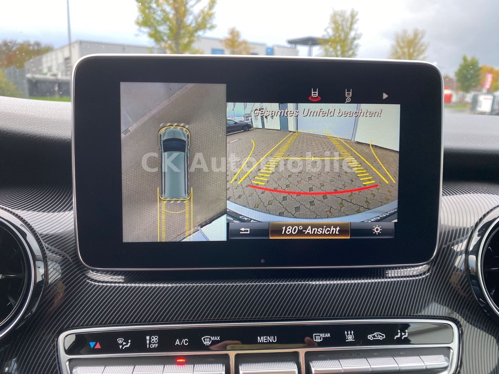 Fahrzeugabbildung Mercedes-Benz V 300d 4Matic Kompakt/AMG-Line/8 Sitze/360°/AHK