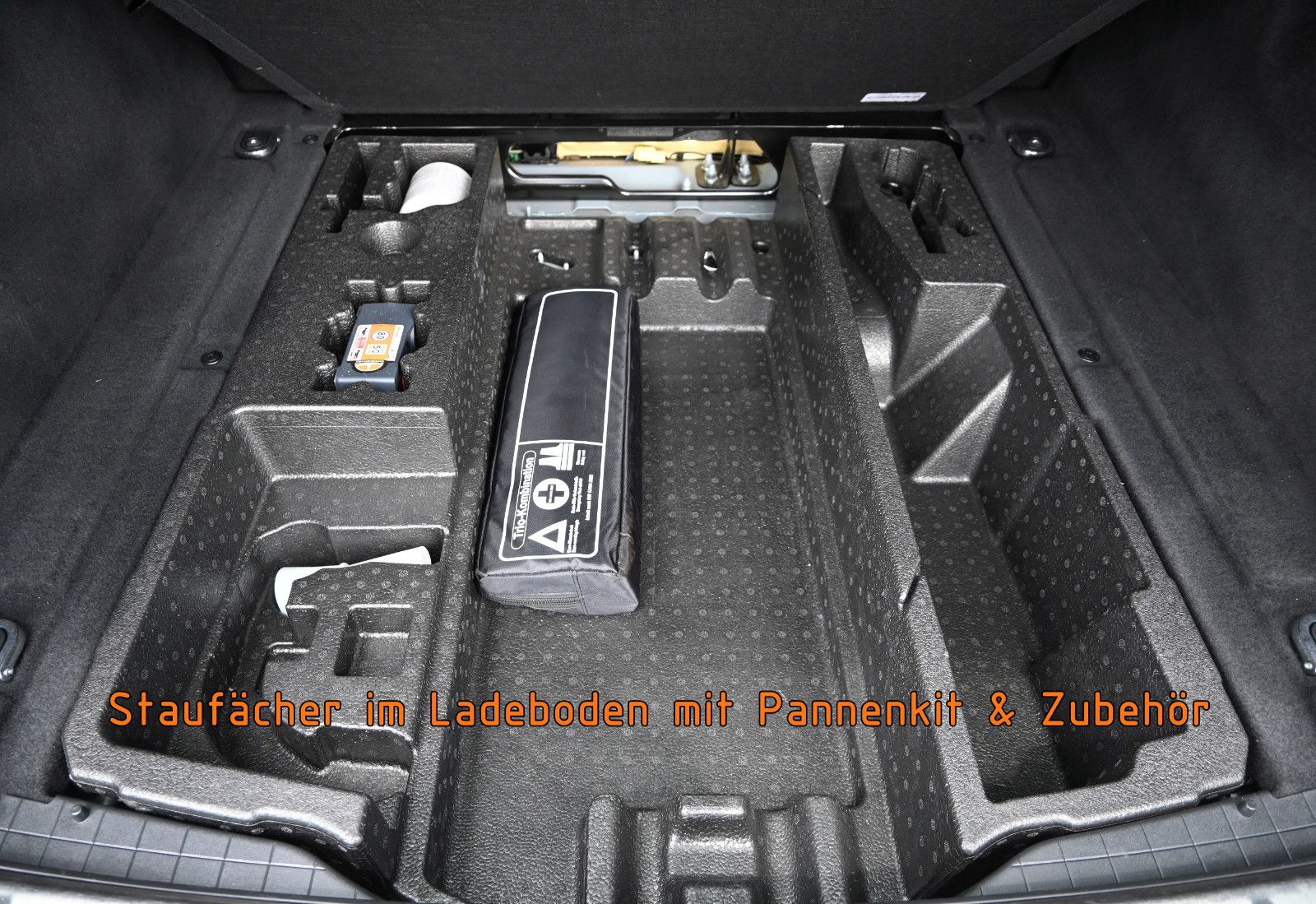 Fahrzeugabbildung Jaguar F-Pace D300 R-DYNAMIC SE AWD °ACC°AHK°HUD°PANO°