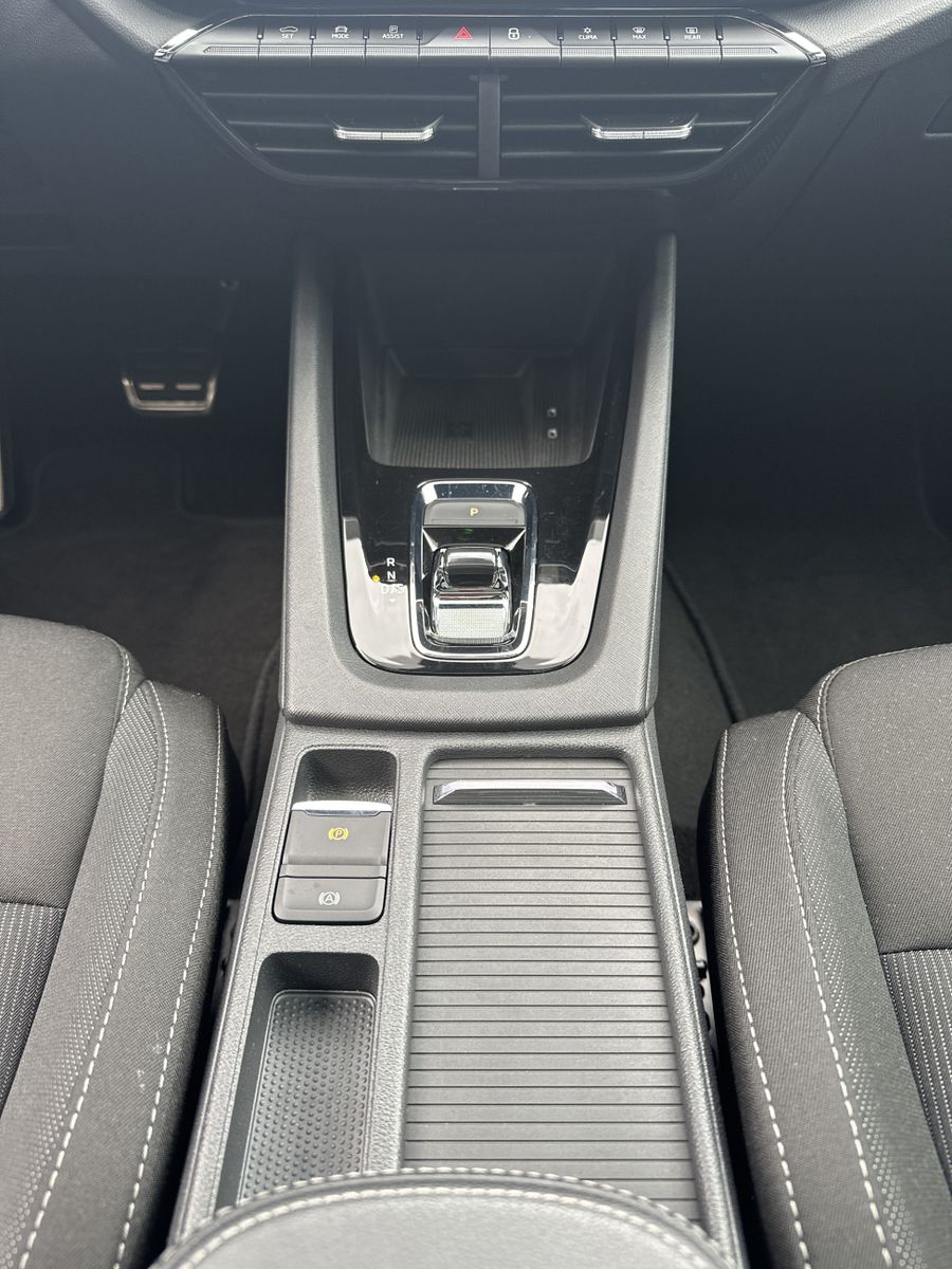 Fahrzeugabbildung SKODA Octavia Combi Sportline NAV+LED+ACC+PANO+HEAD-UP