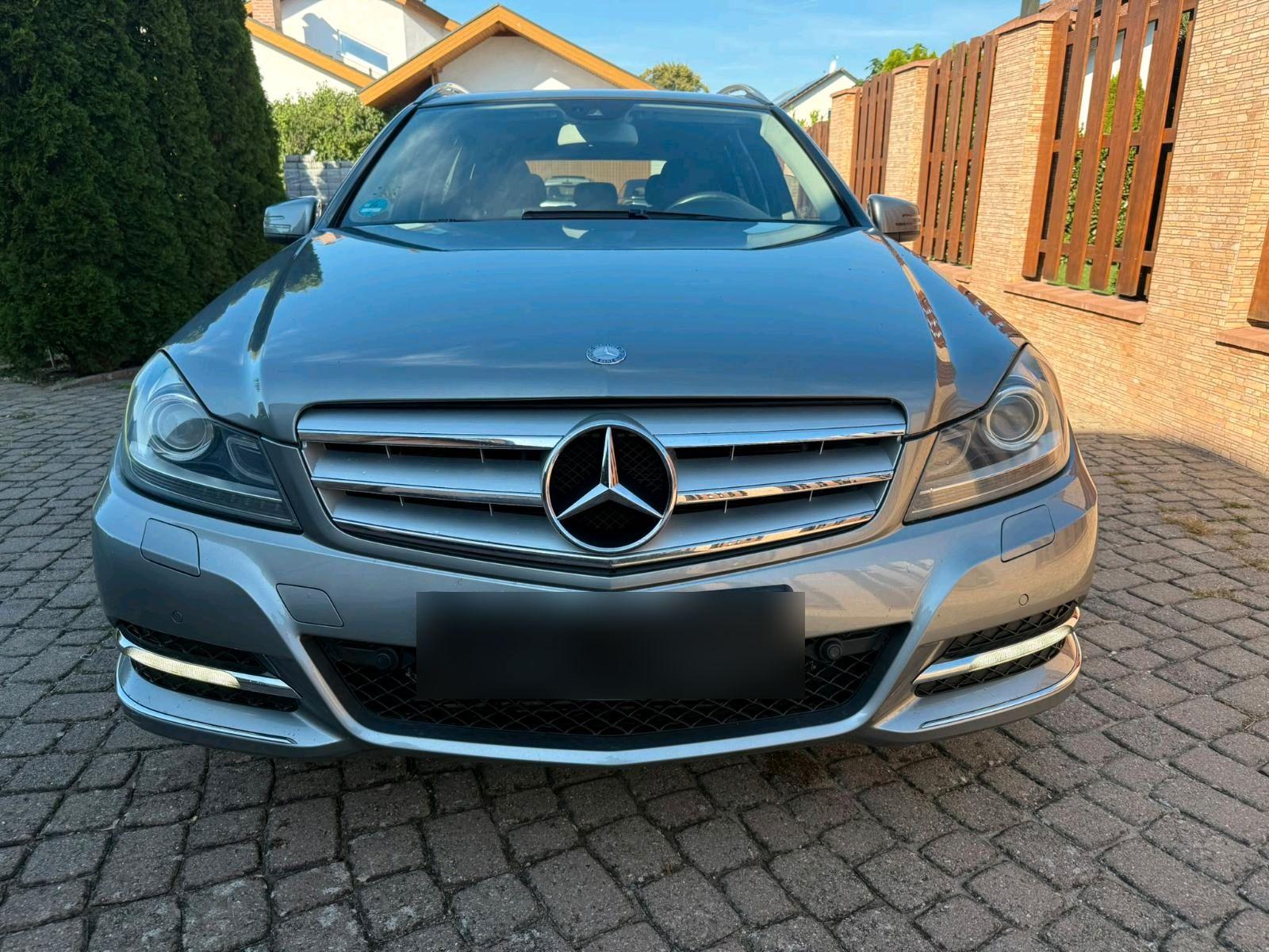 Mercedes-Benz C220 2012 — rear view