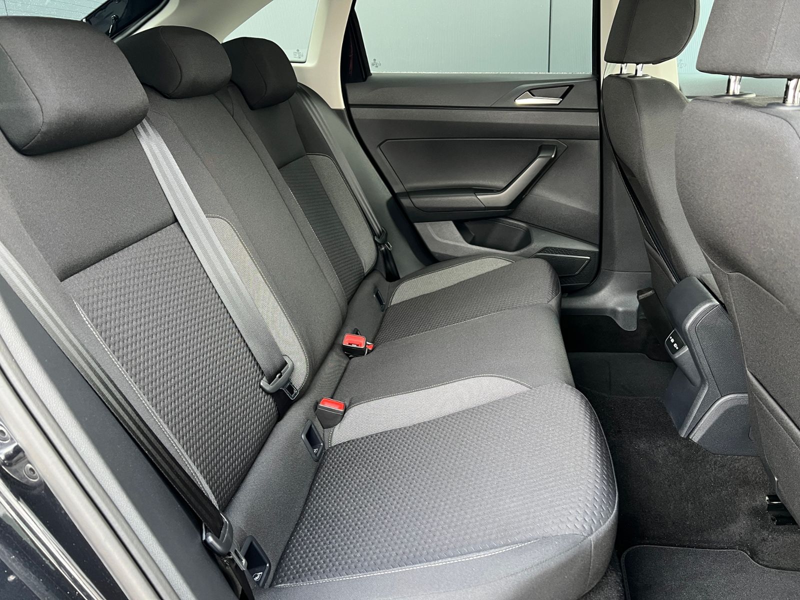 Fahrzeugabbildung Volkswagen Taigo 1.0 TSI Life *Rückfahrkamera, Einparkhilfe