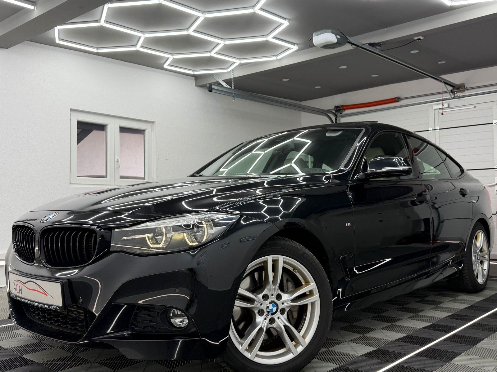 Fahrzeugabbildung BMW 335 d xDrive M SPORT/LED/HuD/PANO/KAMERA/MEMORY