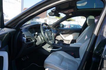 Jaguar F-Pace - 9