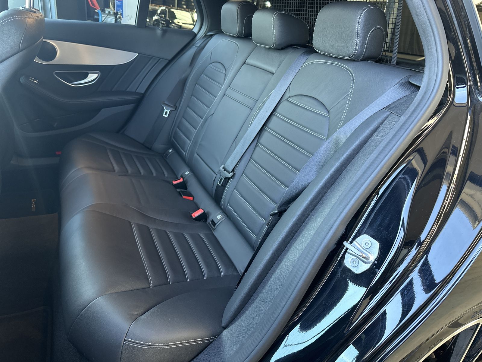 Fahrzeugabbildung Mercedes-Benz C 300 T AMG-Line NAV+LED+CARPLAY+KAMERA+19ZOLL