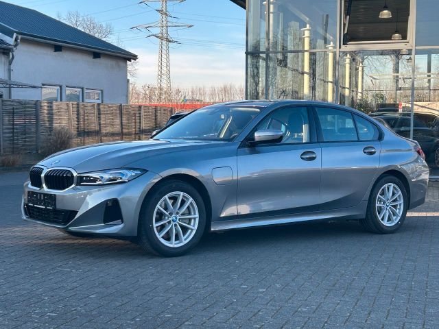 BMW 330e xDrive Aut. Lim. / DAB / Parking Assistant