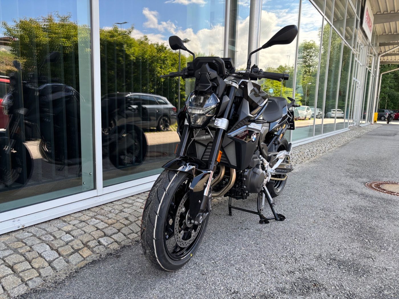 Fahrzeugabbildung BMW F 900 R Triple Black 4 Pakete