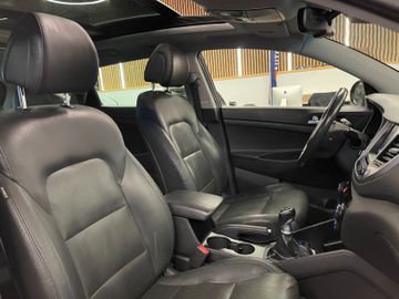 Hyundai Tucson Premium 4WD *AHK*KAMERA*NAVI*PANO*LEDER*