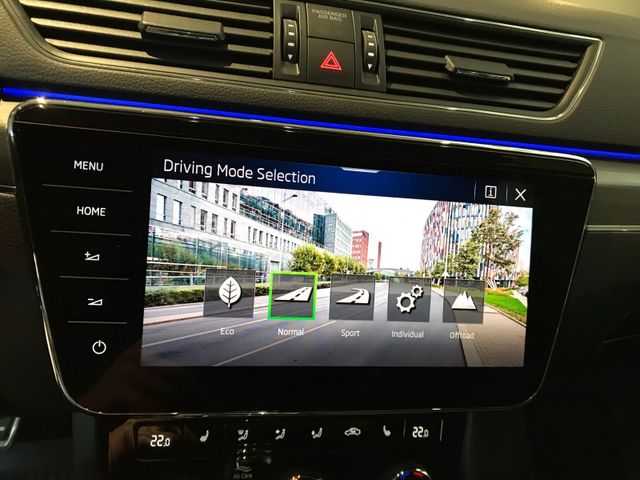 Superb Combi Scout 2.0 TDI 4x4 DSG*BLACK*AHK*