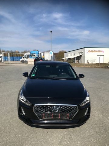 Hyundai i30 Premium AHK 8 Fach Bereift