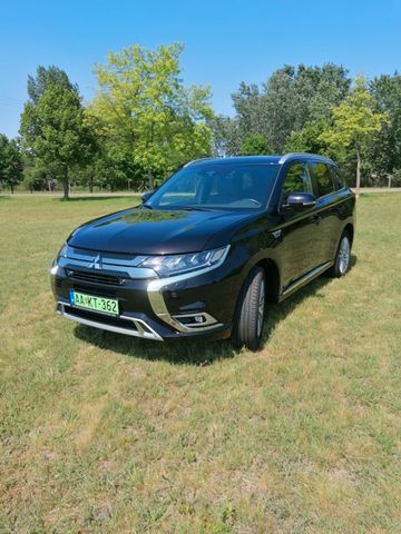 Mitsubishi Outlander 2.4 MIVEC PLUG-IN HYBRID 4WD Plus ...