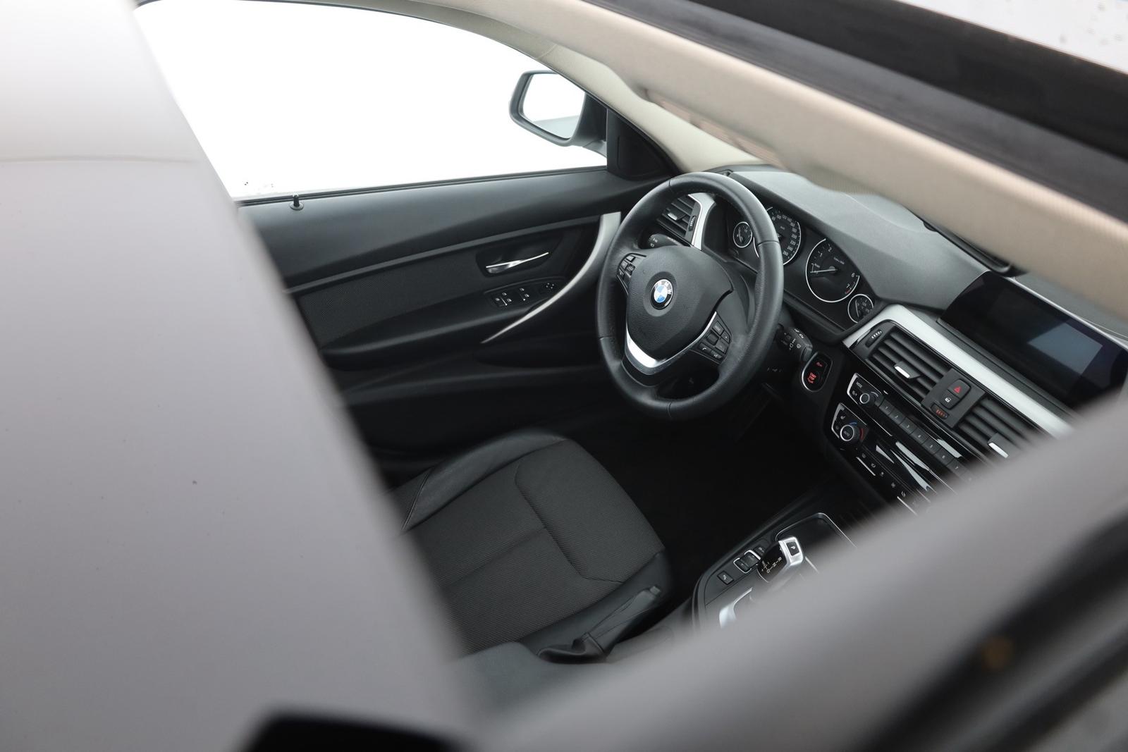 BMW 320i Touring Advantage LED Navi Schiebedach AHK