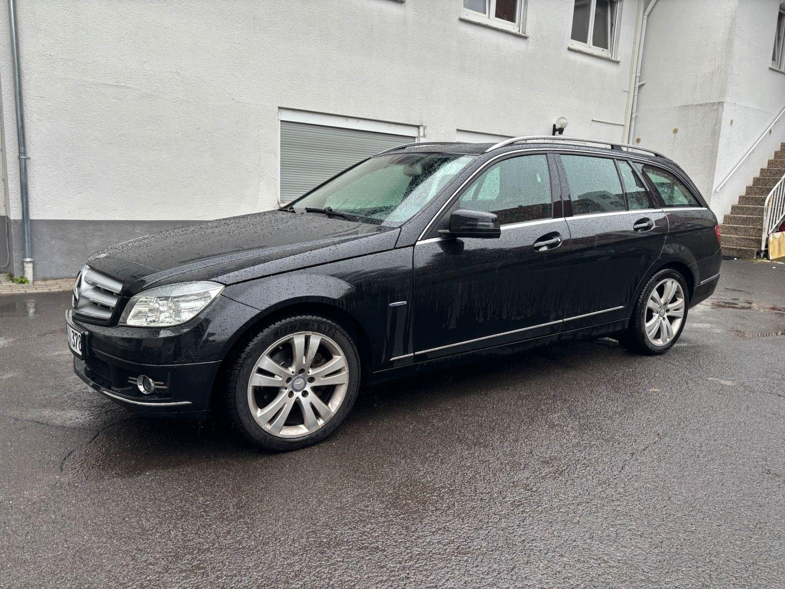 Mercedes-Benz 200 2011 — салон