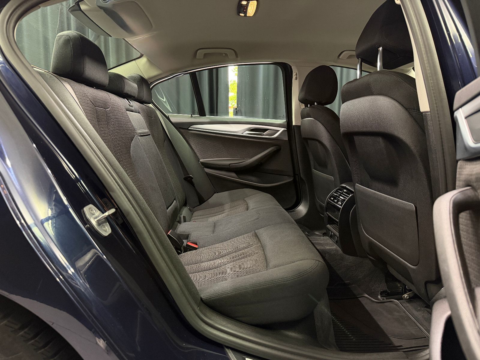 Fahrzeugabbildung BMW 530I Limousine|Driving Assistant|NAVI|PDC