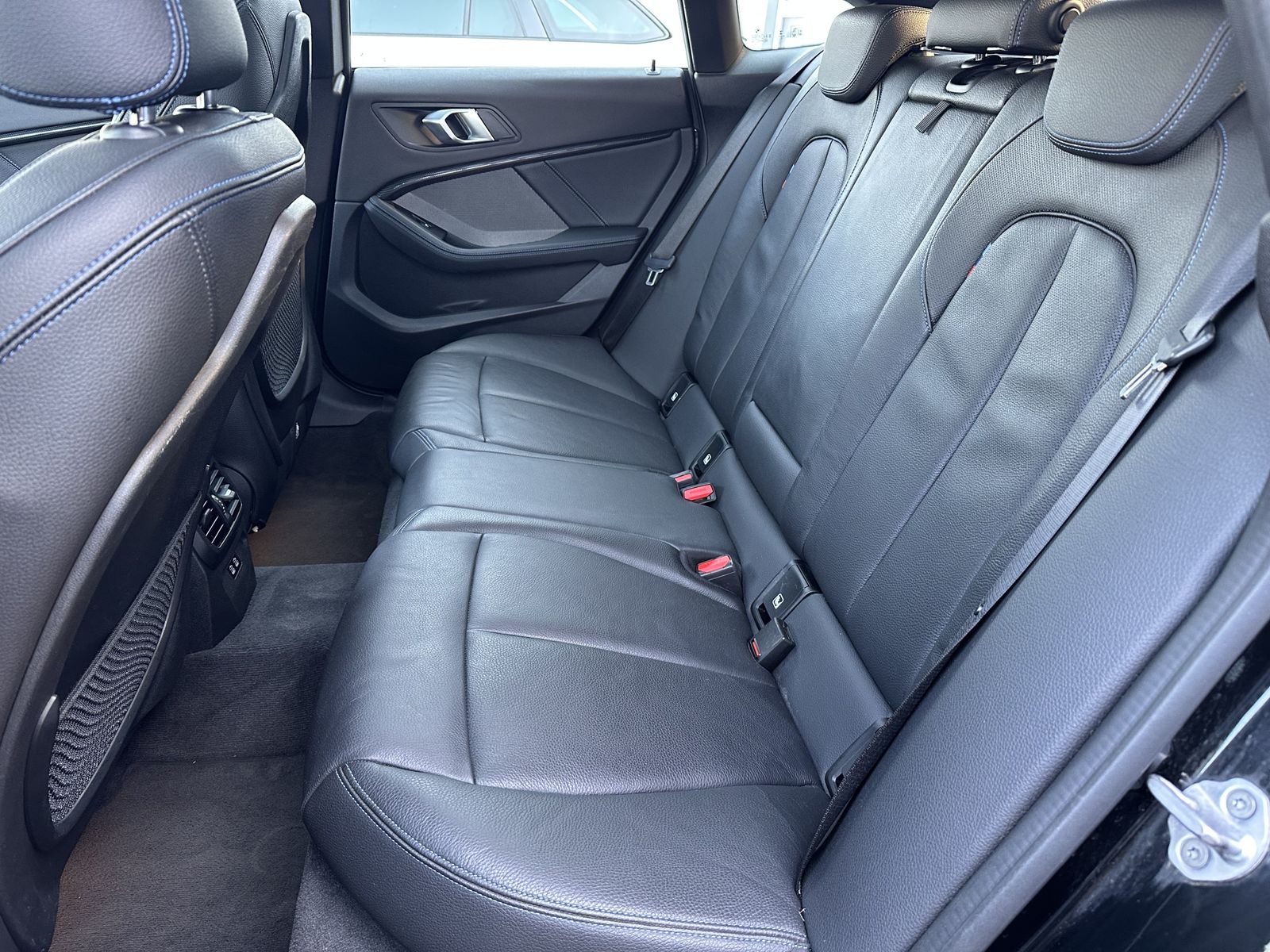 Fahrzeugabbildung BMW 220d Gran Coupé M-Sport NAV+LED+PANORAMA+SPUR+SH