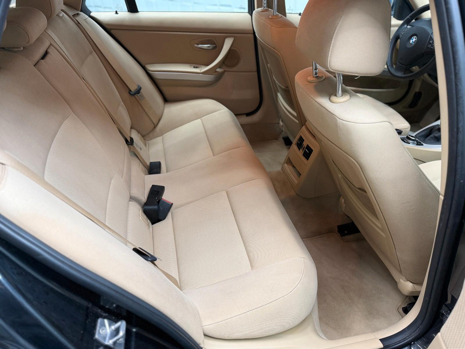 BMW 318 2011 — photo 12