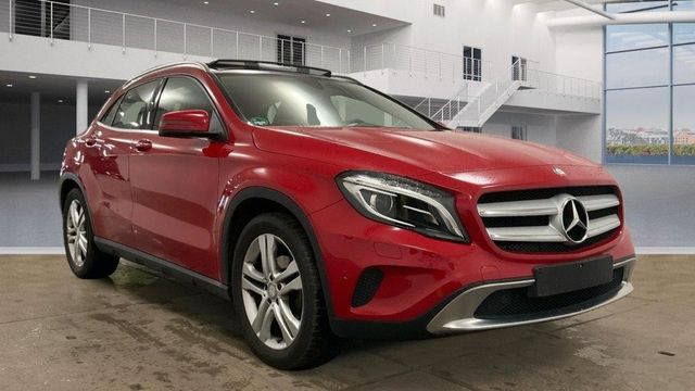 Mercedes-Benz GLA 180 Urban *XENON|CAM|NAVI|PANORAMA*