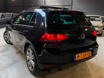 Volkswagen Golf - 6