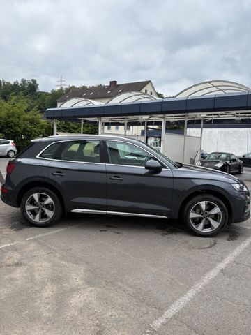 AUDI Q5 40 TDI S tronic quattro advanced 1 Hand