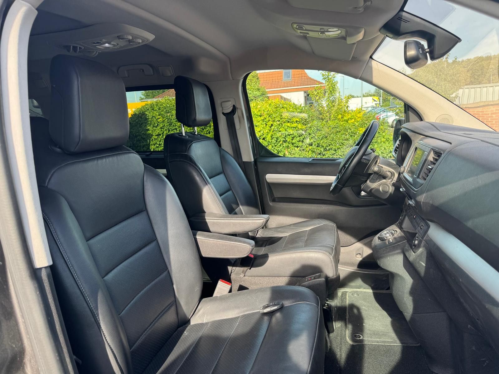 Fahrzeugabbildung Peugeot TravellerBusiness/ 1.HAND/SCHECKHEFT/ZAHNRIEMEN
