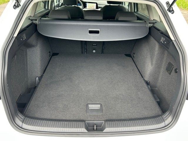 Fahrzeugabbildung Volkswagen Golf VIII Variant 1.5TSI Life LED+ACC+NAVI+PARKL