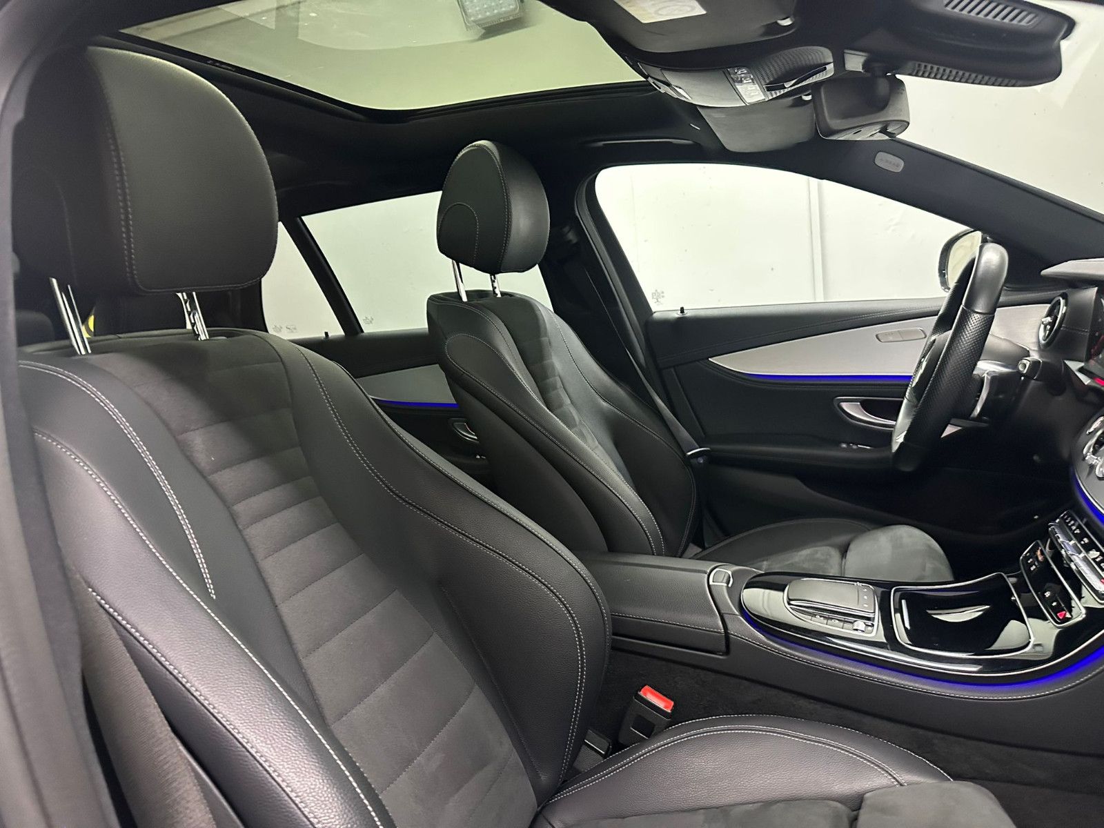 Fahrzeugabbildung Mercedes-Benz E 300 de 4MATIC T AMG-LINE*PANO*AHK*MAGNO