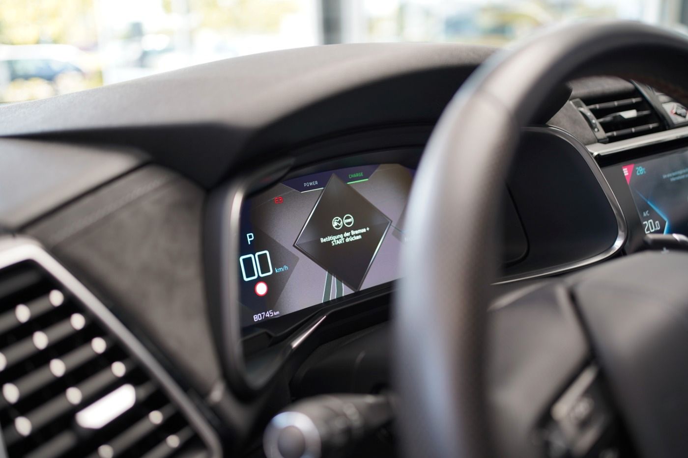 Fahrzeugabbildung DS Automobiles DS7 Crossback E-Tense 4x4 300 Anhängerkupplung