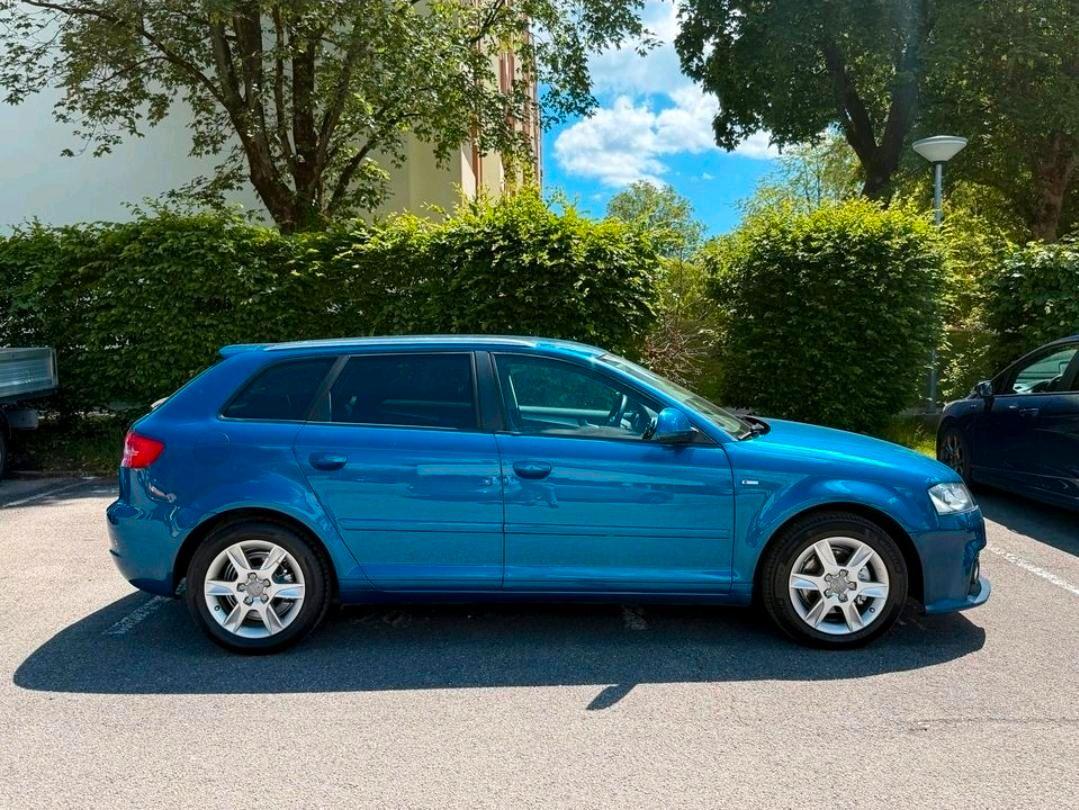 Audi A3 2009 — engine 125 HP (92kW)