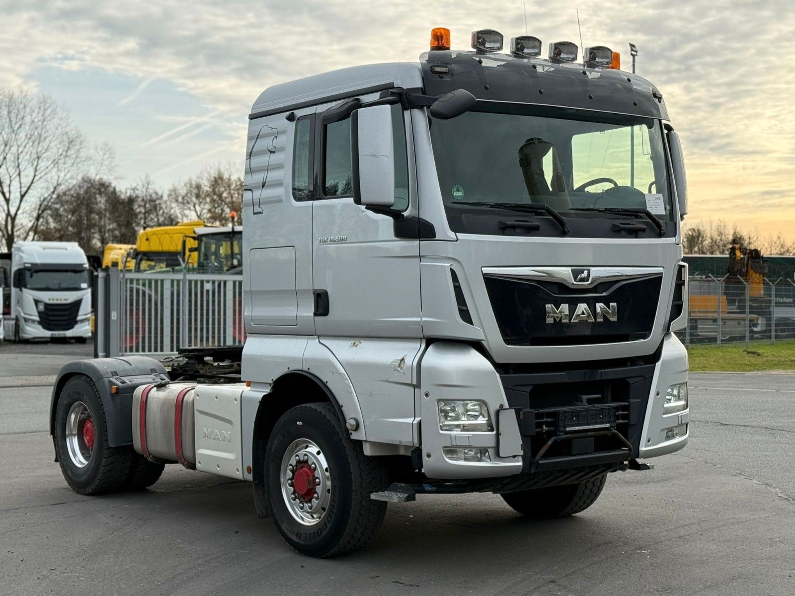 Fahrzeugabbildung MAN TGX 18.500 4x4H BLS mit 2 Kreis Hydraulik