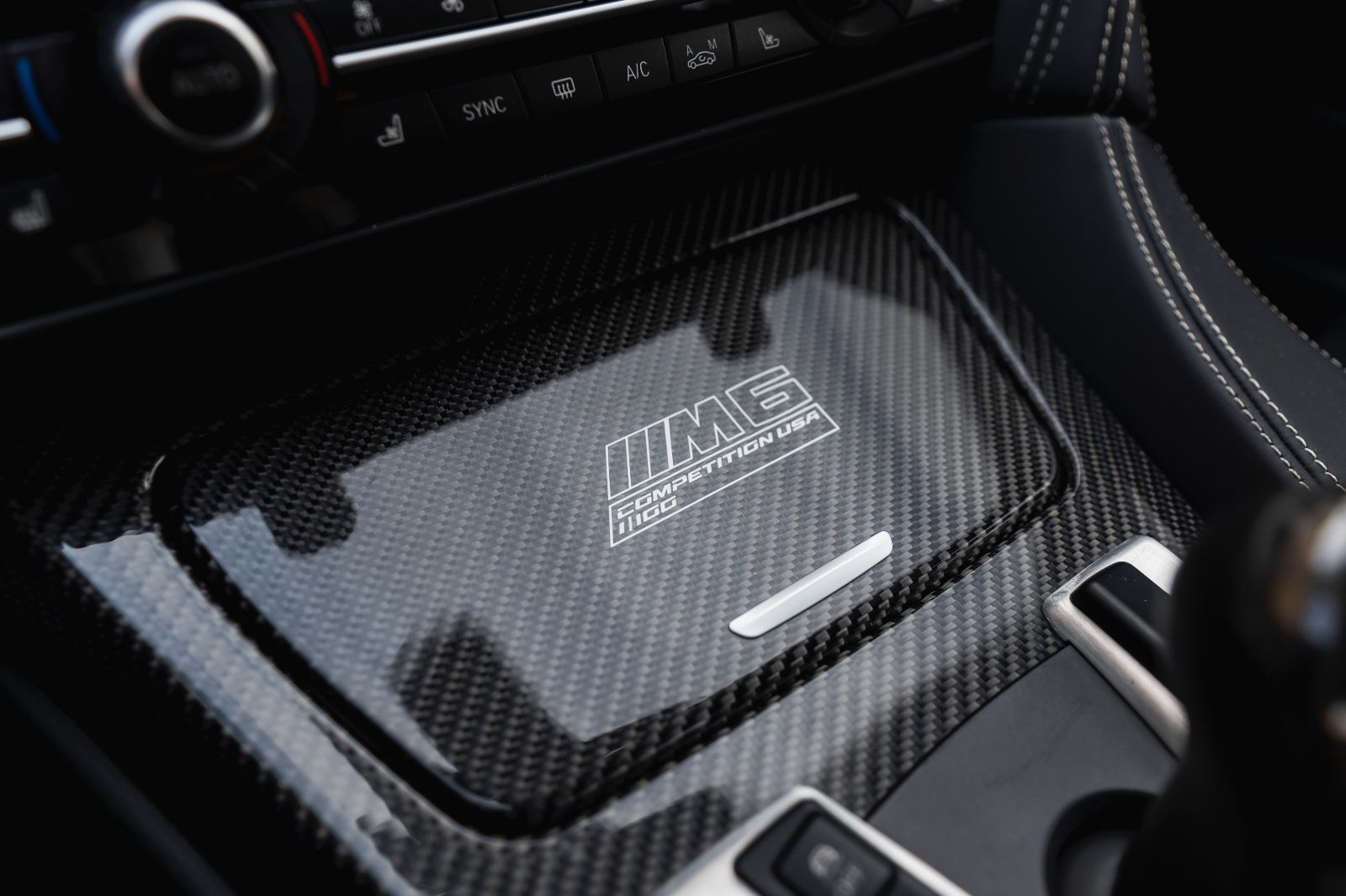 Fahrzeugabbildung BMW M6 Competition 1/100  B&O 360° Carbon LED