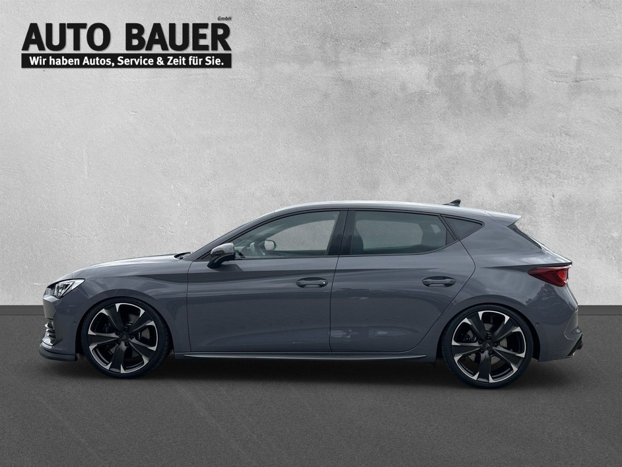 Fahrzeugabbildung CUPRA Leon VZ 2.0TSI 300 PS DSG*KW-Gewinde*Cam* - mit KI generiert/bearbeitet