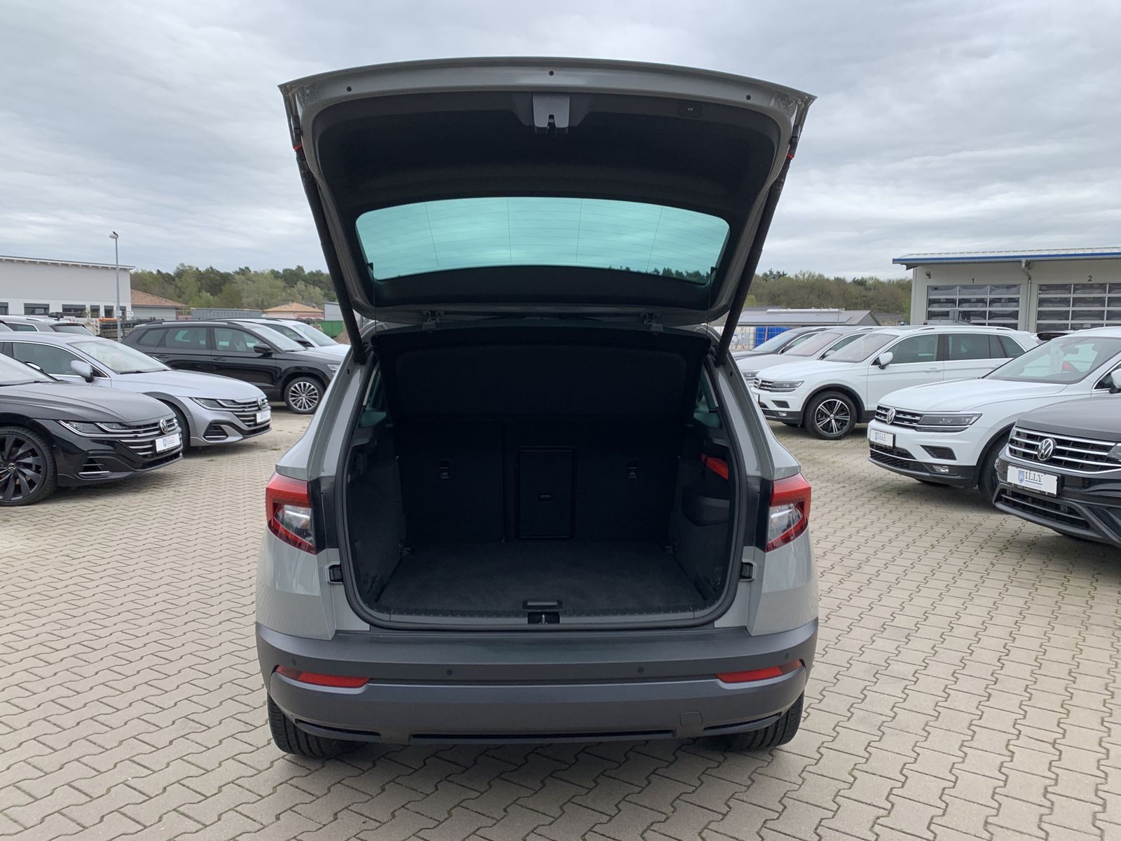 Fahrzeugabbildung SKODA Karoq 2.0 TDI*Style*4x4*LED*Cam*ACC*Navi*