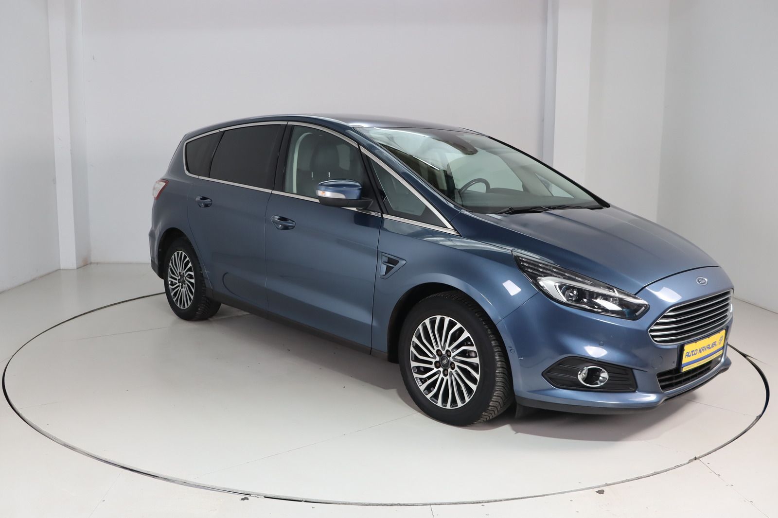Fahrzeugabbildung Ford S-MAX * Massage * RFK * Pano Titanium