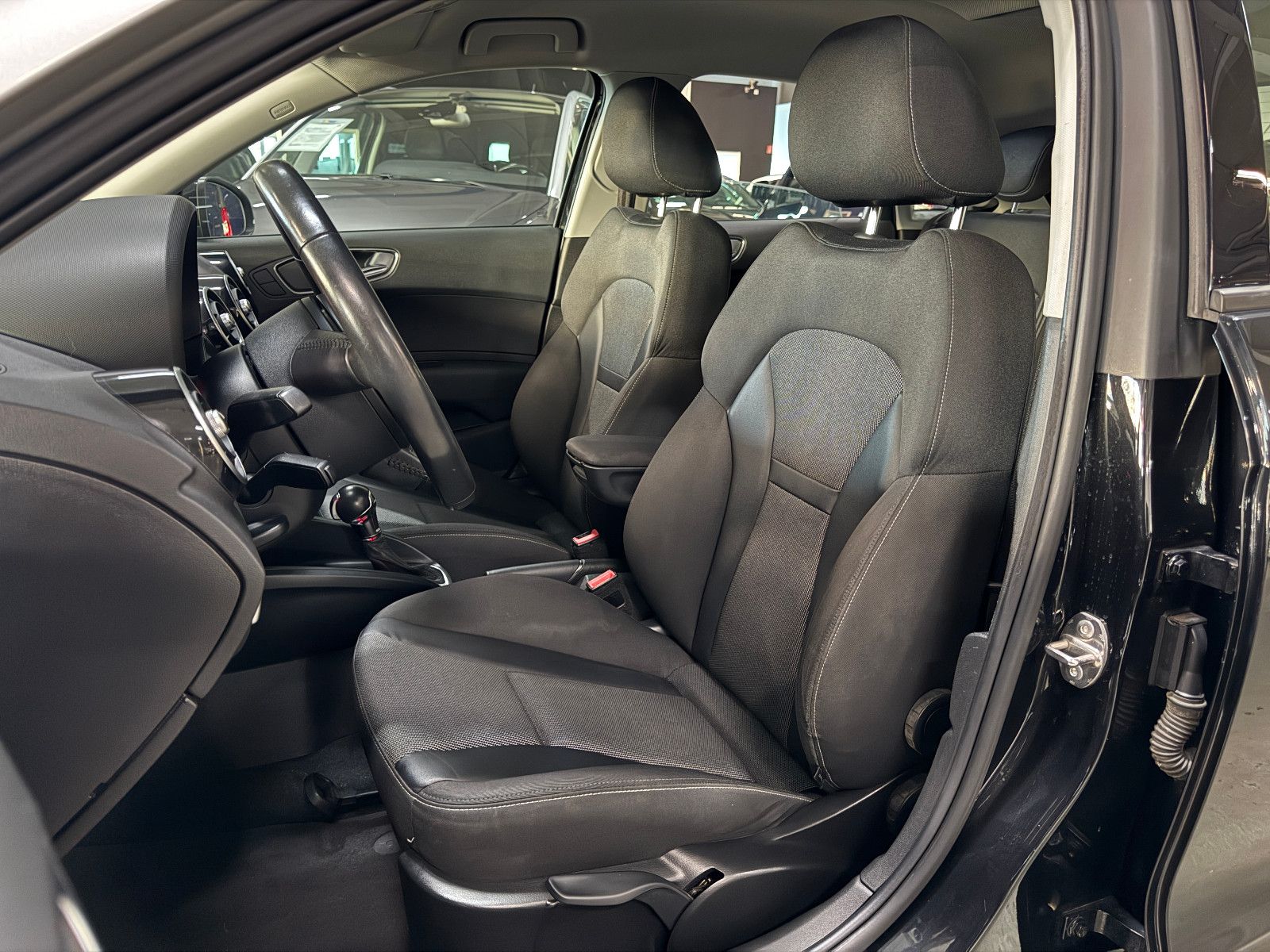 Fahrzeugabbildung Audi A1 1.6 TDI SPORTBACK S-TRONIC S-LINE AMBITION